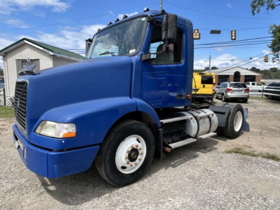 (OUT OF AUCTION) 2006 VOLVO TRUCK VNM42T S/A Day Cab Truck Tractor