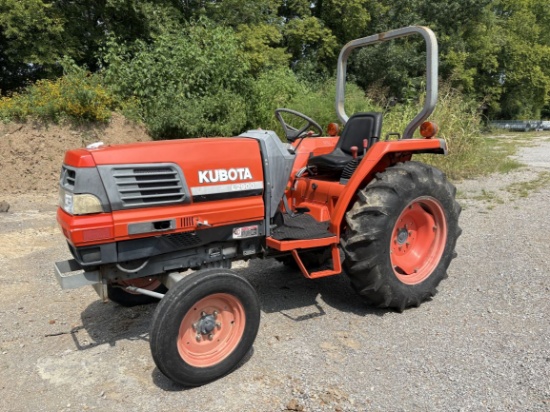 Kubota L2900 Farm Tractor