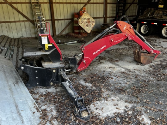 MAHINDRA 1538B Farm Tractor Backhoe Attachment