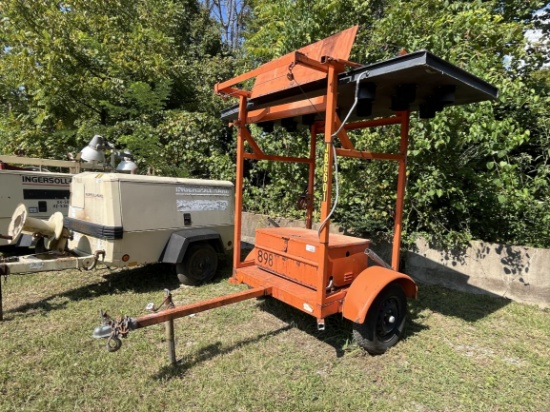 PSC ARROWMASTER VI-1500 Solar Powered / Towable Arrow Board