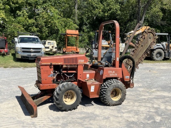 2001 Ditch Witch 3700 DD Rubber Tire Trencher
