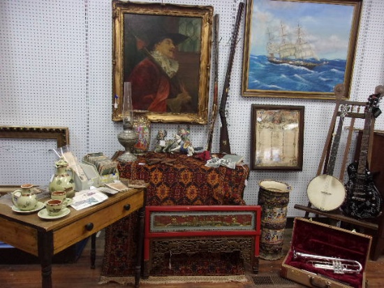 ANTIQUE AND VINTAGE COLLECTABLES AUCTION