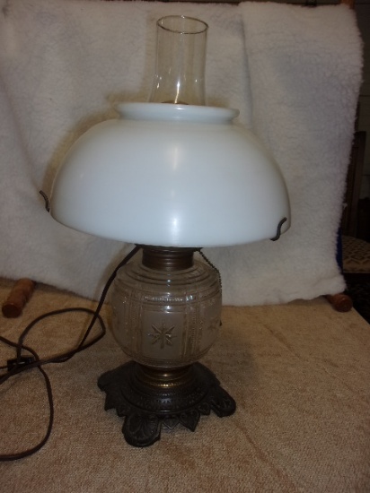 VICTORIAN KEROSENE LAMP