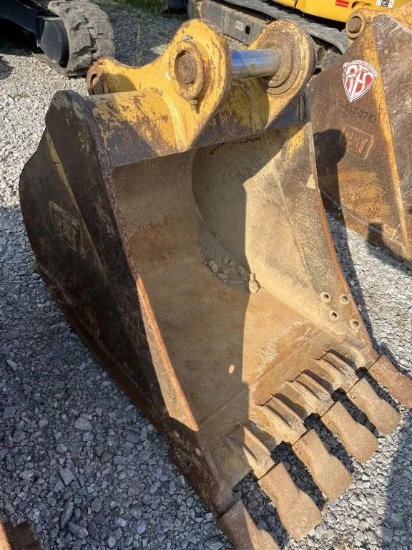 48" Cat Digging Bucket