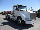 2014 Kenworth T880 Day Cab