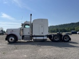 2004 Peterbilt 379 Sleeper Cab Truck