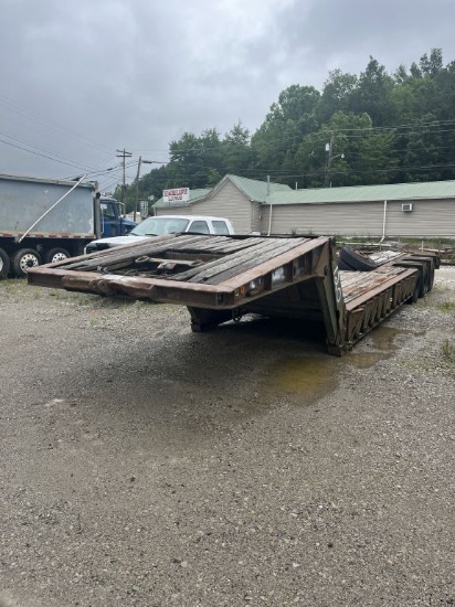 1975 LoadKing 9870 Triaxle Lowboy, Hydraulic 