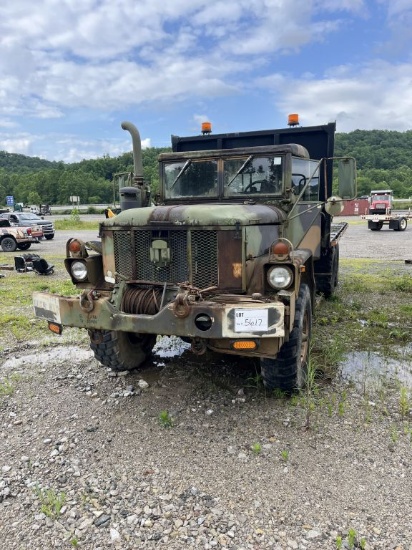 2 1/2 Ton Military Truck, 6x6, 16' Flatbed