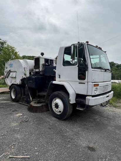 2000 Freightliner FC-70 Sweeper