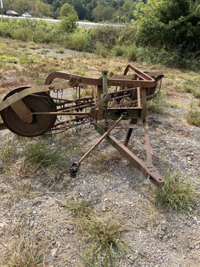 John Deere Model 350 Side Delivery Rake