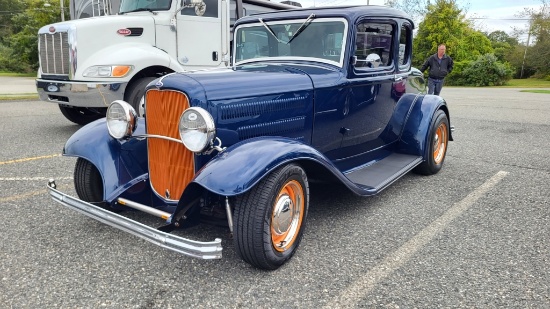 1932 Ford Deluxe 5 window coupe
