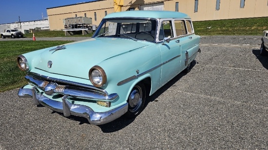 1953 Ford Crestline