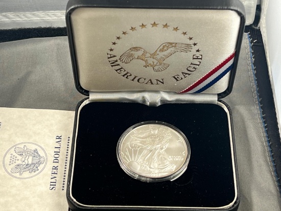 2004 US Silver Eagle coin in presentation box, .999 silver
