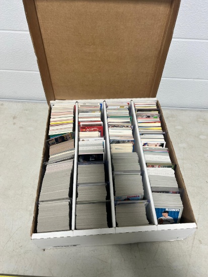 Baseball 3200 ct box of 2019 Topps heritage Baseball