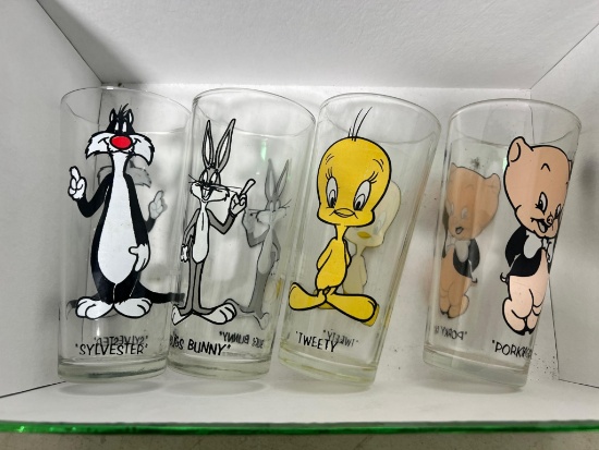 Vintage lot of 4 Pepsi Looney Tunes classes 1973