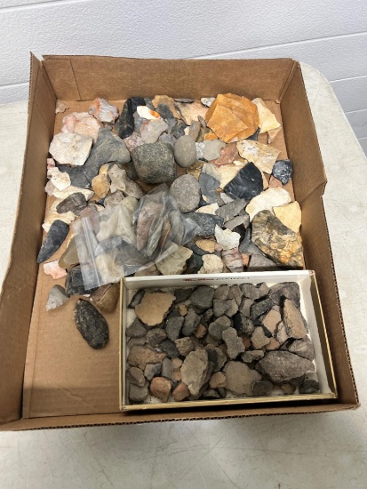 Artifacts/ Arrowheads site material w/ points and pottery
