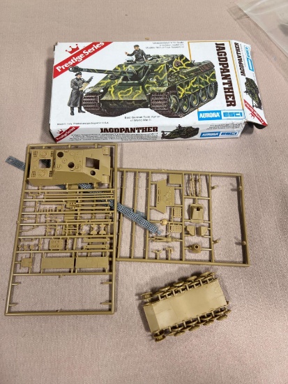 JagD Panzer German Tank 1/72 scale Aurora model in box