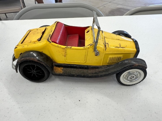 Pressed Tin Car Nylint 1 wheel hub missing