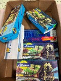 Train lot 6 HO cars in box