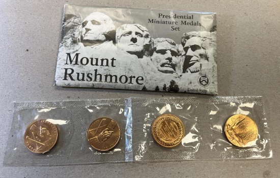 Mount Rushmore Presidential Medal Set