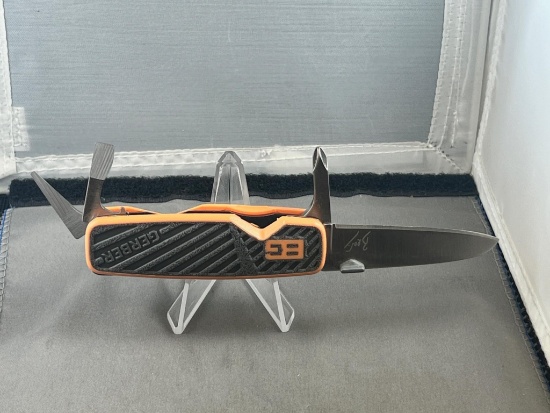 Bear Gryllis Gerber Survival Knife, appears unused