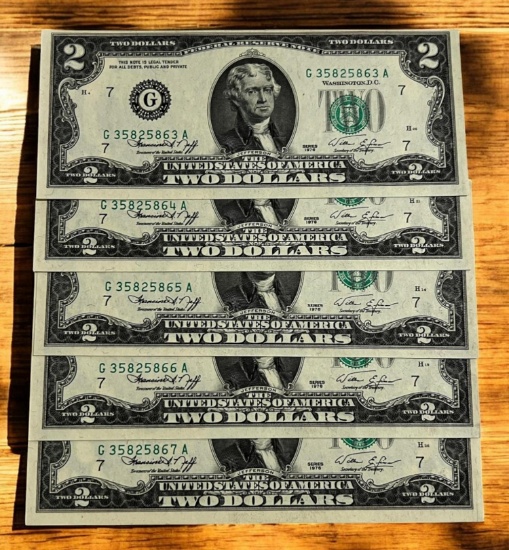5- 1976 $2.00 Banknotes, w/ sequential serial numbers, UNC