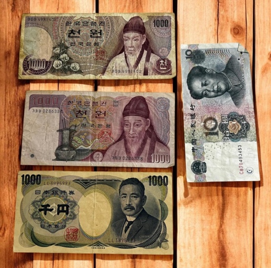 4- Vintage Asian Banknotes, sells times the money