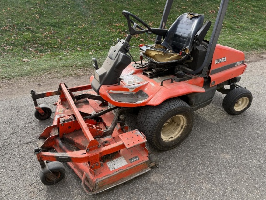 *SEE VIDEO* Kubota 2560 2 WD Tractor w/60 inch rear discharge rotary mower deck, 25 HP Diesel Engine