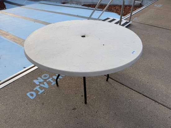 Round Fiberglass Table 48"