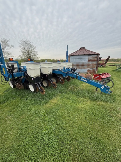 2006 Kinzie split row planter