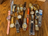 17 Watches men's and women's all quartz all need batteries