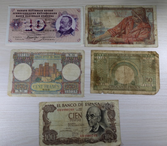 5- Vintage Foreign Banknotes, SELLS TIMES THE MONEY