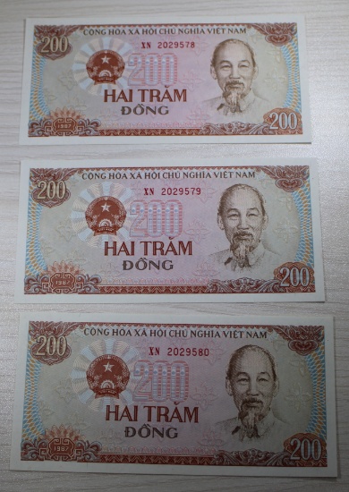 3- Vietnam State Bank 200 Dong Banknotes, Sequential Serial Numbers, sells times the money