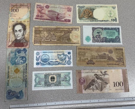 World Notes 10 in lot sells times the money