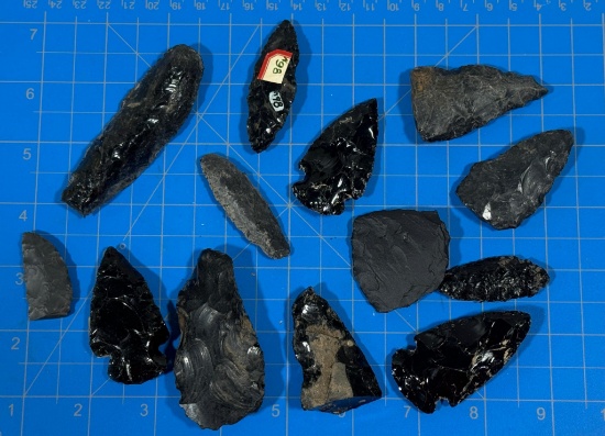 Arrowheads & Indian Artifacts Obsidian lot of 13 found at Thorn Lake, Lake Co Oregon 1939 largest 3"