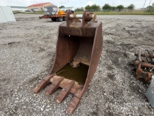ESCO 33in Excavator Digging Bucket - Fits Komatsu PC220