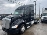 2014 Kenworth T680 High Rise Sleeper Semi Truck