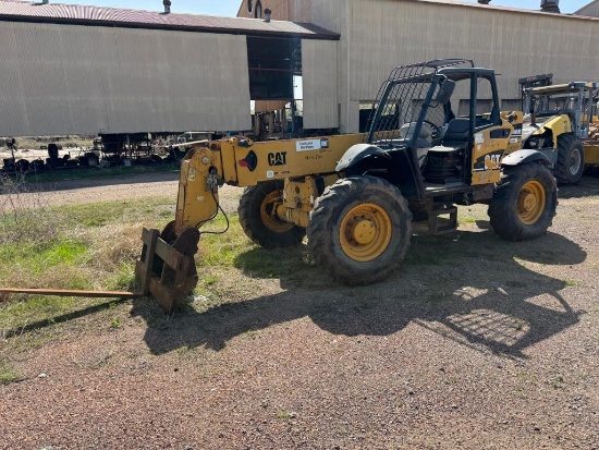 2005 CAT TH460B 9K Capacity Telehandler