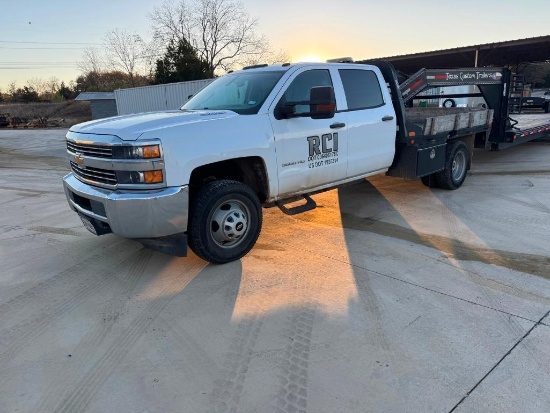 2016 Chevy 3500HD Crewcab 4x4 Pickup Flatbed Truck