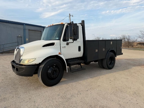 2005 International 4300 SBA 4x2 Service Box Truck
