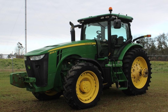 2013 John Deere 8235R MFWD tractor