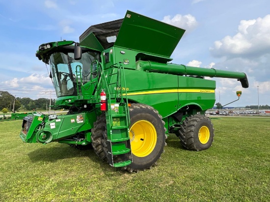 2022 John Deere S780 combine