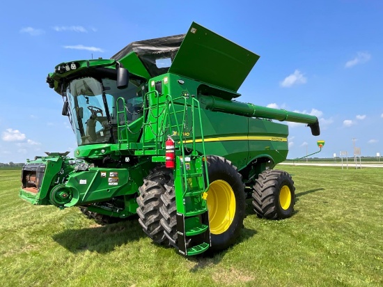 2022 John Deere S780 combine