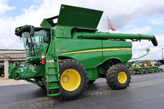 2022 John Deere S790 combine
