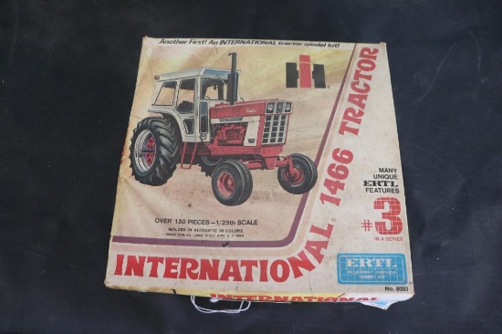 ERTL IH 1466 Tractor Model