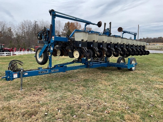 1998 Kinze 2600 12/23 Planter