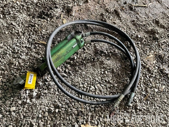 John Deere green cylinder w/ hoses