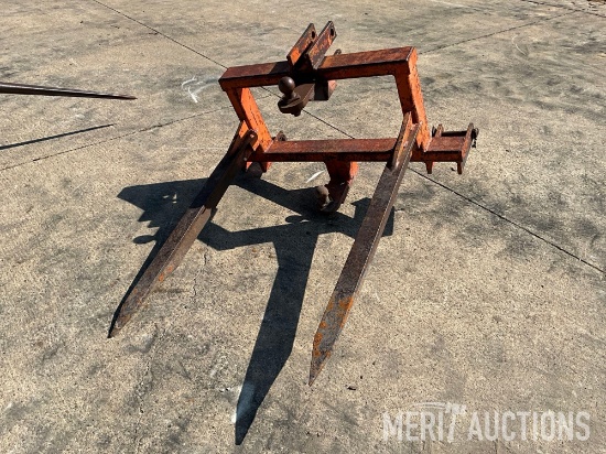 Harvest Hand 3-pt. bale spear