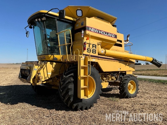 1998 New Holland TR98 4wd combine