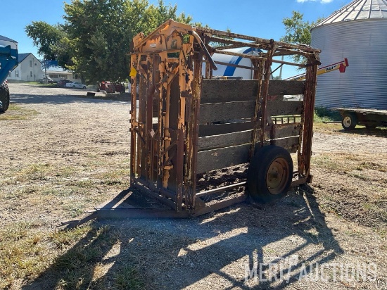 Foremost 30 manual head gate on older cattle working chute